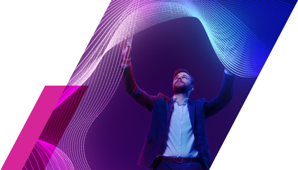 Ein Mann im Anzug streckt die Arme nach oben, umgeben von bunten, fließenden Lichtwellen in einer dynamischen digitalen Umgebung.